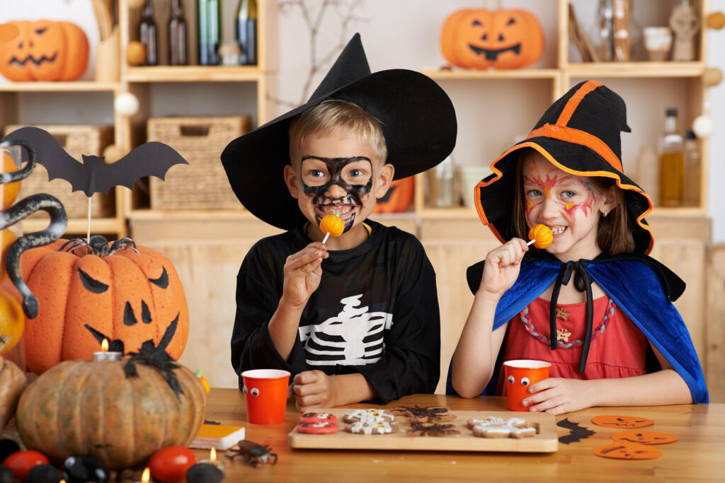 signs to learn with our kids for Halloween